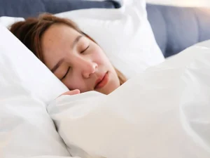 نحوه خوابیدن بعد از لیفت با نخ